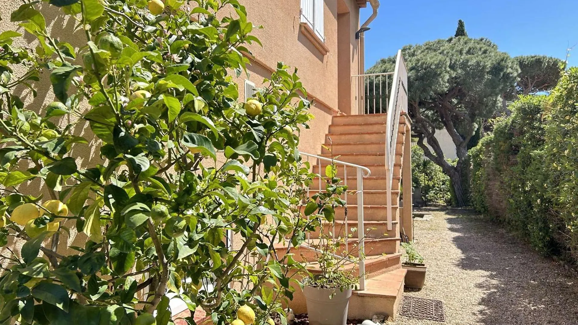 Sainte Maxime Semaphore : Haut De Villa T4, Piscine, Terrasse, Clim, Proche Mer - Fr-1-226-531 Apartment